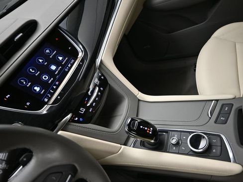 Certified 2024 Cadillac XT6 Premium Luxury w/ LPO, Floor Liner Package AWD/4WD image 16