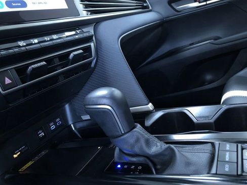 Used 2025 Toyota Camry SE image 28