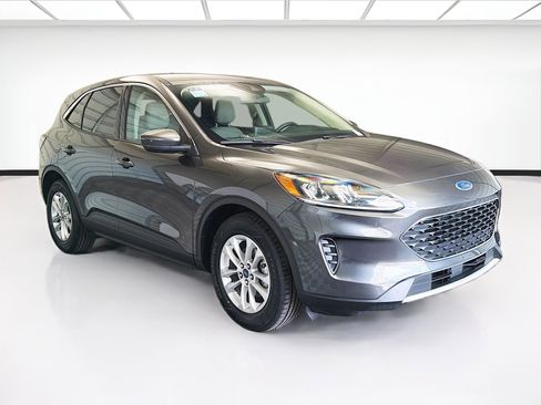 Used 2020 Ford Escape SE FWD image 3