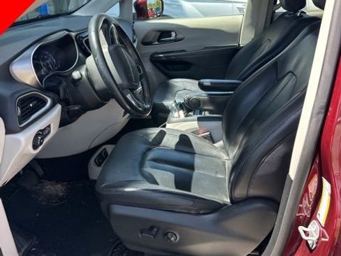Used 2020 Chrysler Pacifica Touring-L Plus w/ Advanced Safetytec Group FWD image 12