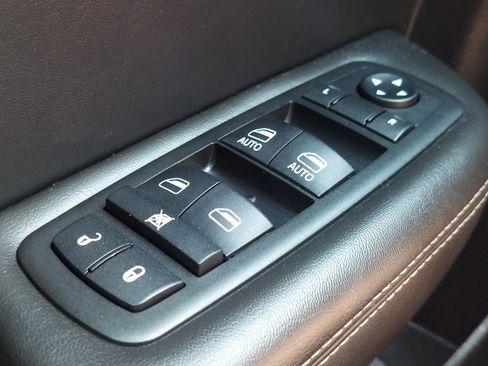 Used 2015 Chrysler 200 C w/ Navigation & Sound Group I image 17