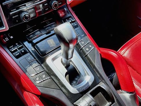 Used 2016 Porsche Cayenne w/ Premium Package image 17