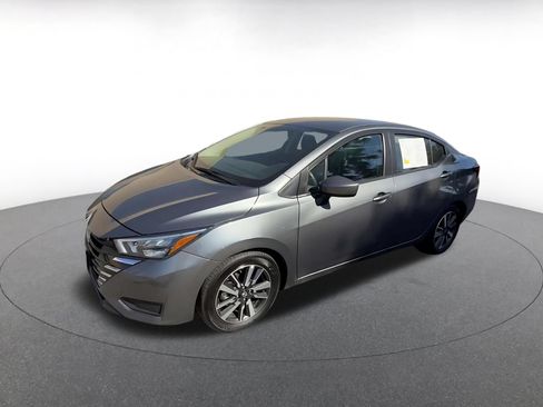 Used 2025 Nissan Versa SV FWD image 8