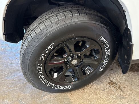 Used 2022 Toyota 4Runner SR5 Premium image 4