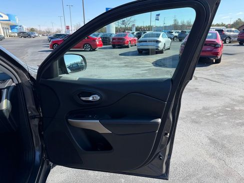 Used 2018 Jeep Cherokee Limited w/ High Altitude Package image 17