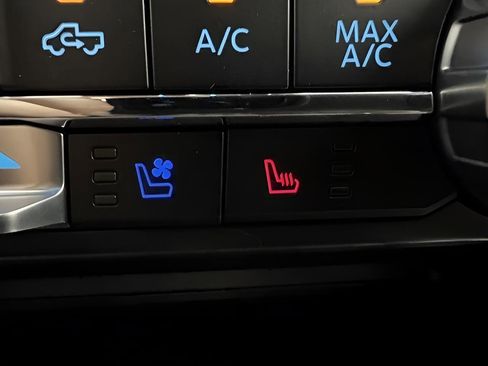 Used 2025 Ford F150 Lariat w/ Equipment Group 501A Mid image 20