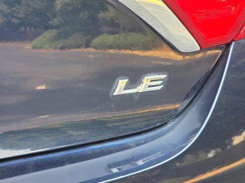 Used 2016 Toyota Camry LE FWD image 19