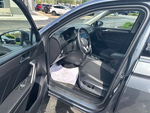 Used 2023 Volkswagen Tiguan SE AWD/4WD image 14
