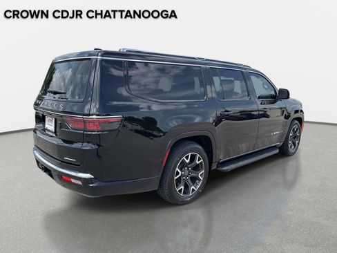Used 2024 Jeep Wagoneer L Series III w/ Flexible Seating Group AWD/4WD image 4