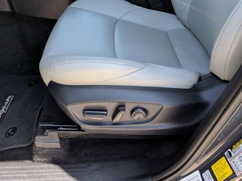 Used 2025 Toyota Tacoma Limited AWD/4WD image 14