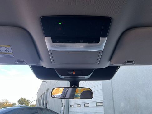 Used 2025 Nissan Pathfinder SV image 17