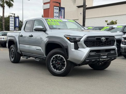 Used 2024 Toyota Tacoma 4x4 Double Cab image 3
