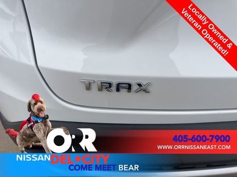 Used 2025 Chevrolet Trax LT FWD image 9
