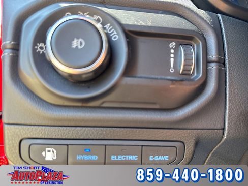 Used 2025 Jeep Wrangler Unlimited Sahara AWD/4WD image 22