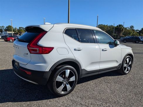 Used 2019 Volvo XC40 T5 Momentum image 5