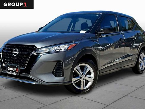 Used 2025 Nissan Kicks Play S image 1