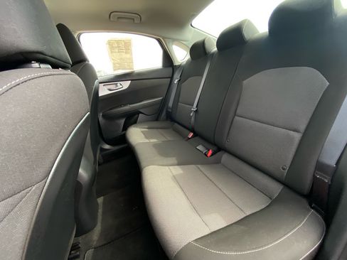 Used 2022 Kia Forte LXS FWD image 12