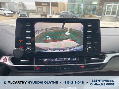 Used 2021 Toyota Sienna XLE w/ XLE Plus Package FWD image 10
