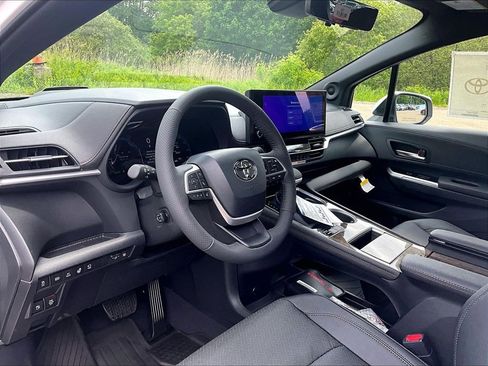 New 2026 Toyota Sienna Platinum AWD/4WD image 9