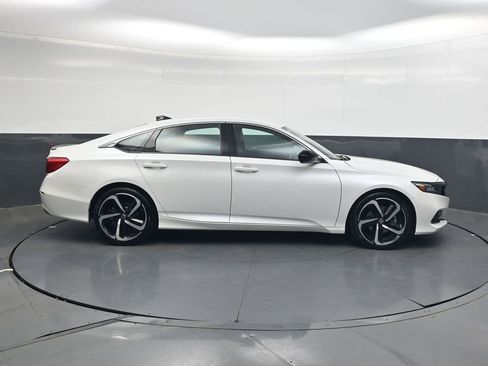 Used 2022 Honda Accord Sport image 3
