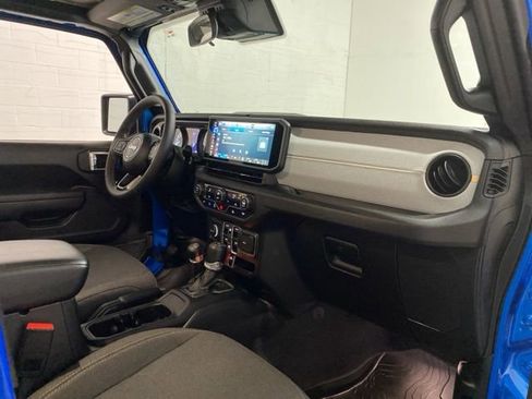 Used 2024 Jeep Wrangler Unlimited image 21