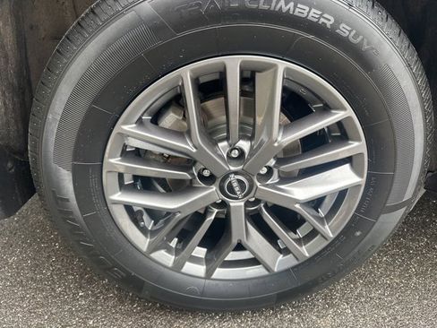 Used 2022 Nissan Rogue S image 11