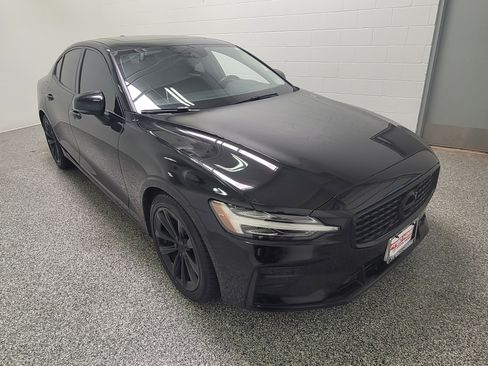 Used 2022 Volvo S60 B5 Momentum AWD/4WD image 3