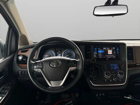 Used 2017 Toyota Sienna XLE Premium AWD/4WD image 29