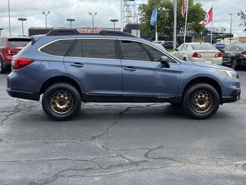 Used 2017 Subaru Outback 2.5i Premium AWD/4WD image 4