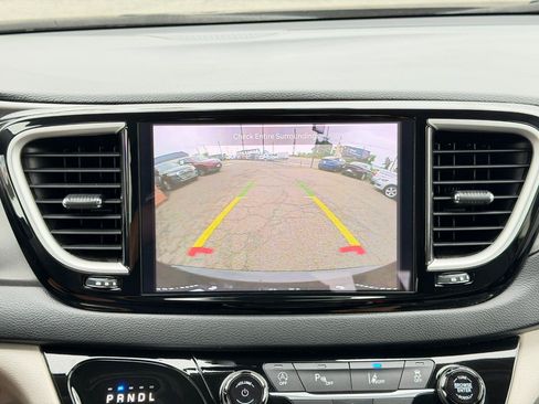 Used 2023 Chrysler Pacifica Touring-L FWD image 24