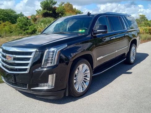 Used 2017 Cadillac Escalade ESV Luxury image 2