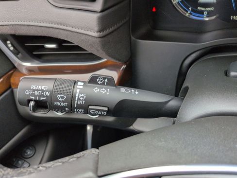 Used 2020 Cadillac Escalade Luxury image 34