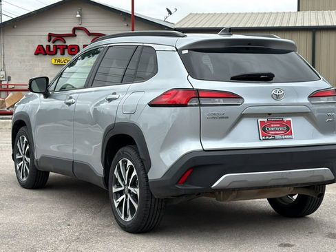 Certified 2025 Toyota Corolla Cross XLE AWD/4WD image 9