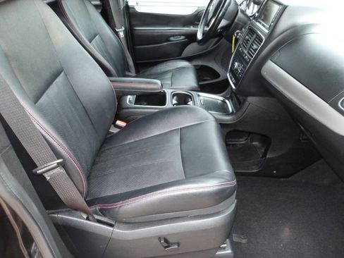 Used 2018 Dodge Grand Caravan GT image 16