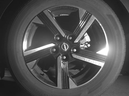 Used 2025 Nissan Sentra SV FWD image 14