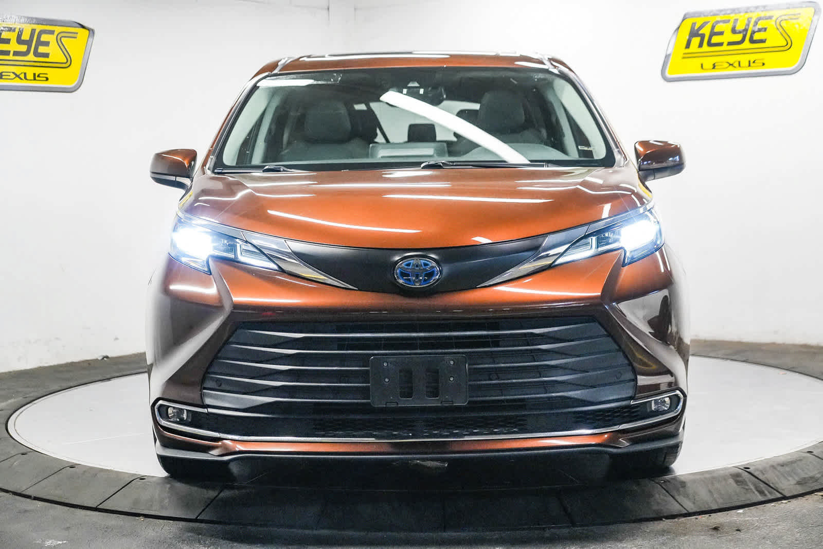 Used 2021 Toyota Sienna XLE AWD/4WD image 4
