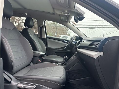 Used 2022 Volkswagen Taos SE w/ Panoramic Sunroof Package image 16