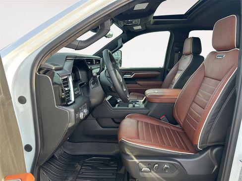 New 2026 GMC Sierra 2500 Denali Ultimate w/ LPO, Black Badging Package image 9