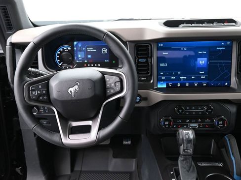 Used 2024 Ford Bronco Wildtrak image 11