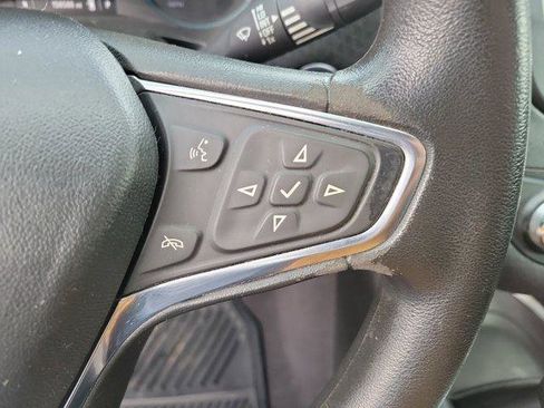 Used 2017 Chevrolet Malibu LT image 23