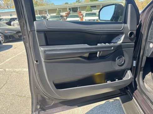 Used 2024 Ford Expedition Max XLT image 28
