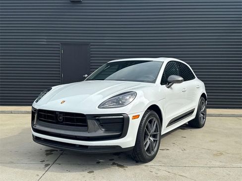 Used 2025 Porsche Macan Turbo image 1