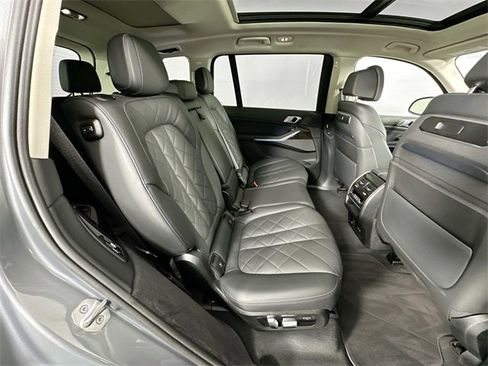 Used 2025 BMW X7 xDrive40i w/ Premium Package image 31