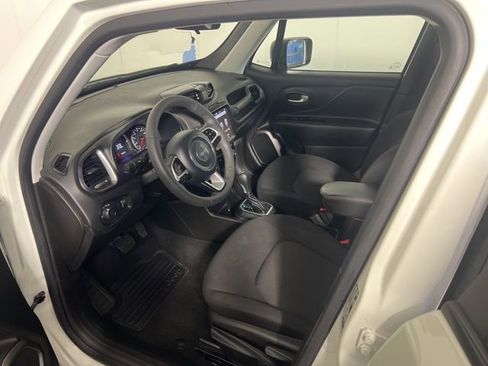 Used 2023 Jeep Renegade Latitude AWD/4WD image 30
