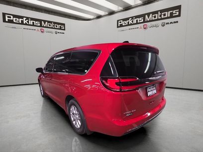 New 2026 Chrysler Pacifica Select