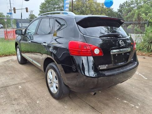 Used 2015 Nissan Rogue S w/ Convenience Package AWD/4WD image 2