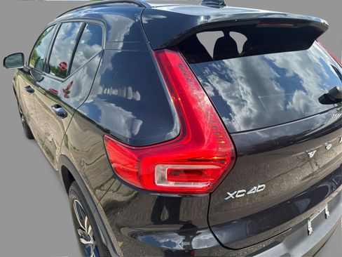 Used 2023 Volvo XC40 B5 Plus AWD/4WD image 33