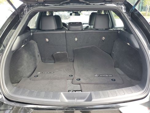 Used 2019 Lexus UX 200 image 8