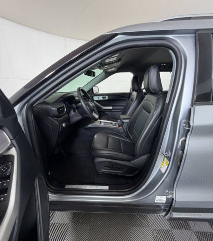 Used 2022 Ford Explorer Limited w/ Equipment Group 301A RWD image 11