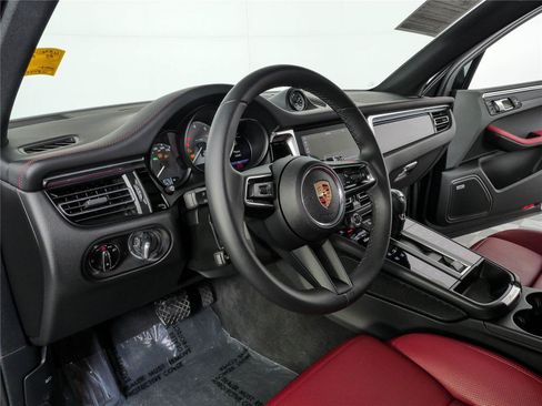Used 2025 Porsche Macan S AWD/4WD image 5